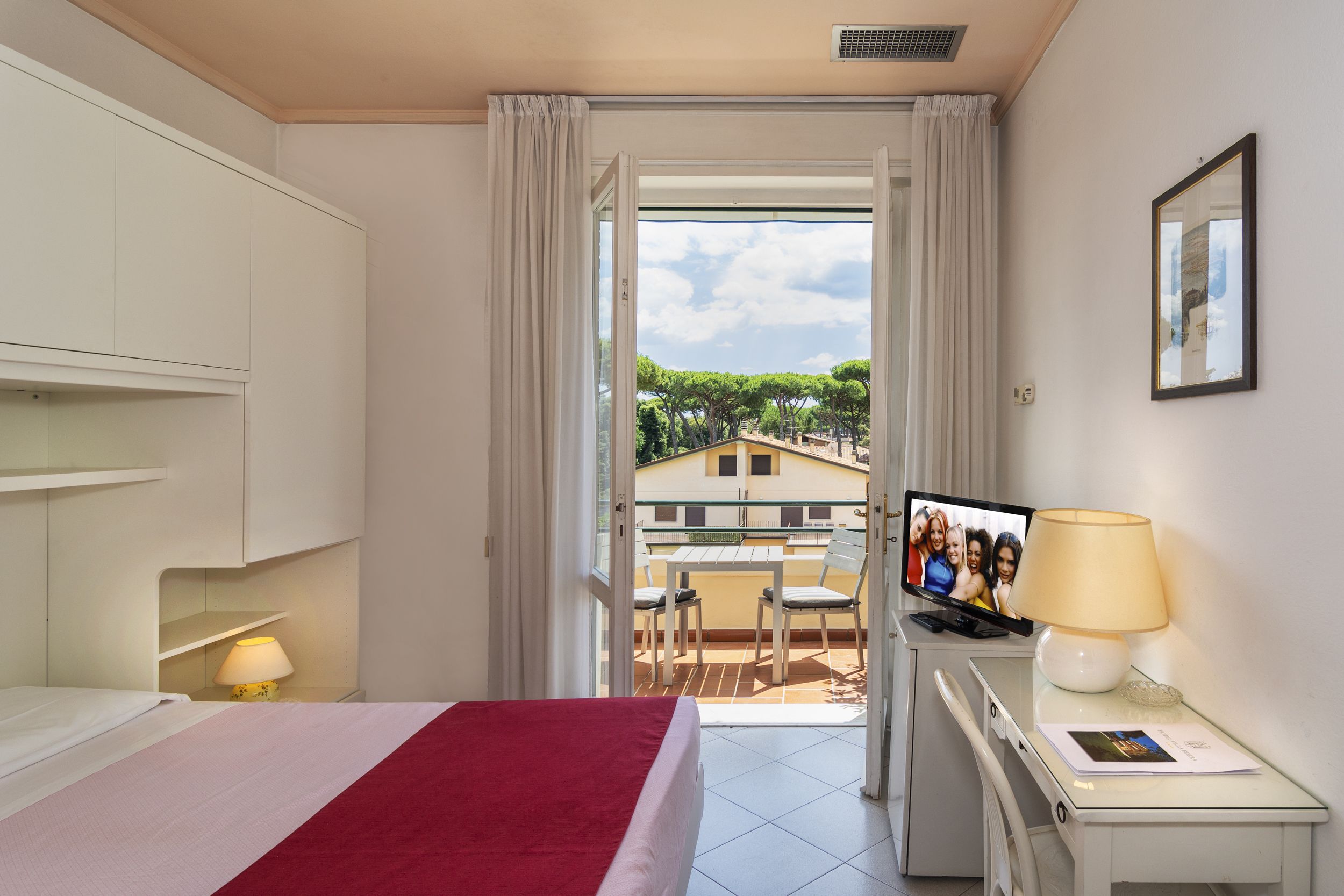 Standard Double Room | Minibar, in-room safe, desk, free WiFi