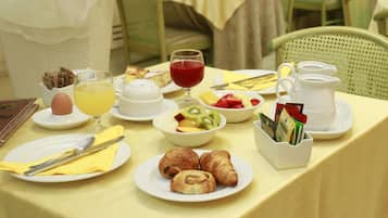 Petit déjeuner buffet servi tous les jours en supplément