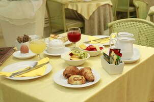 Desayuno buffet todos los días (con cargo)