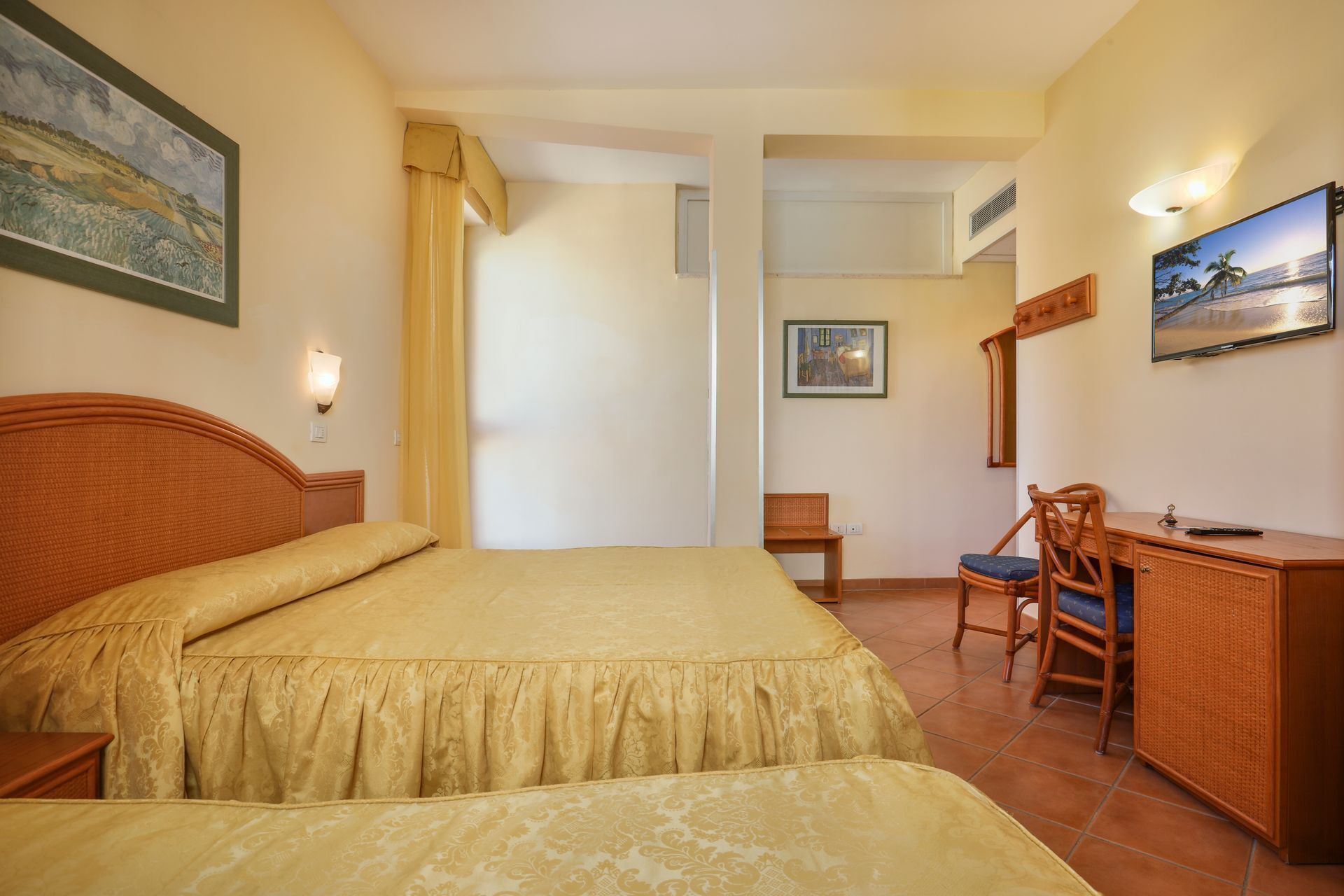 triple room, balcony | minibar, in-room safe, desk, soundproofing