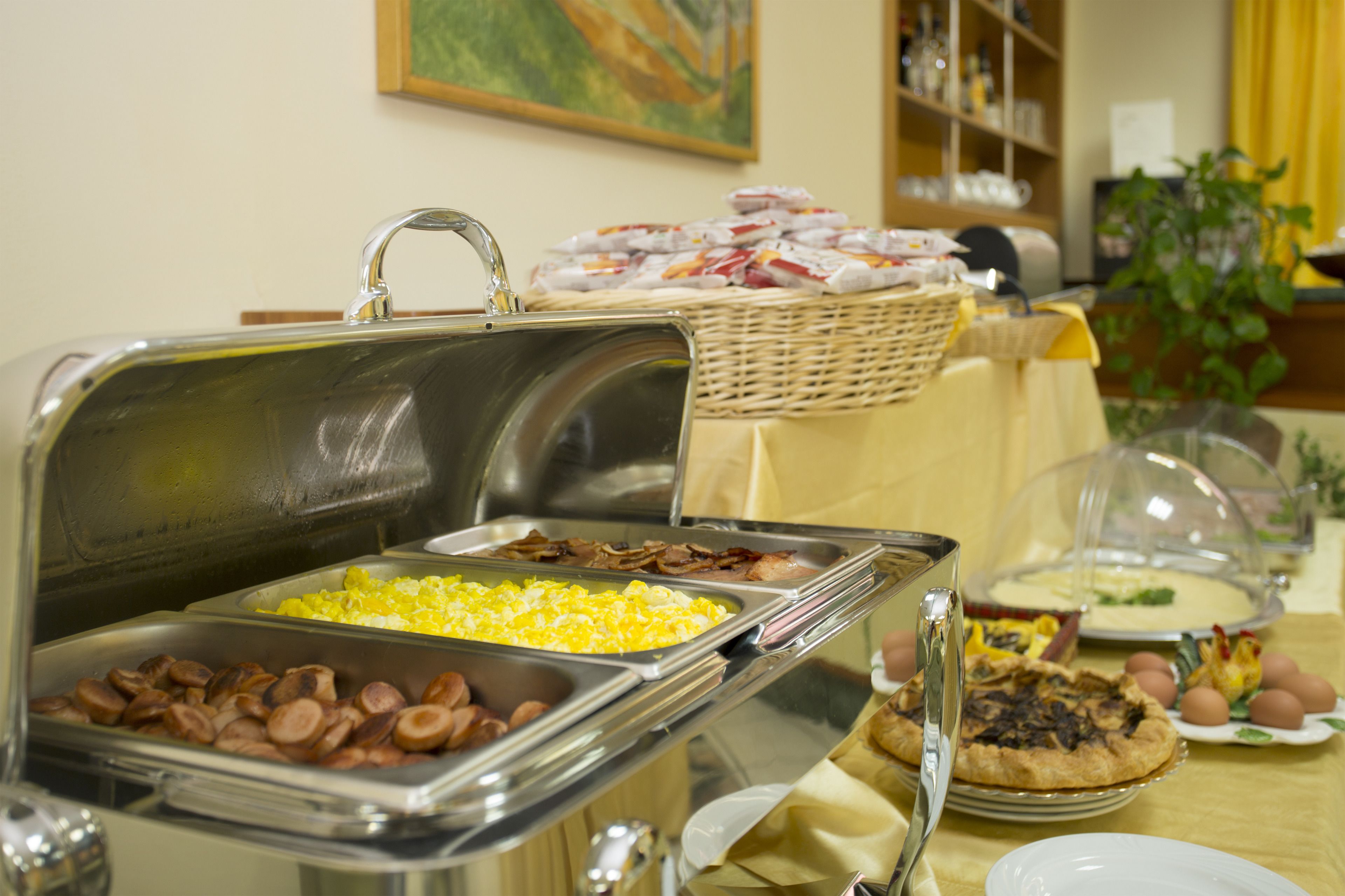 daily buffet breakfast for a fee