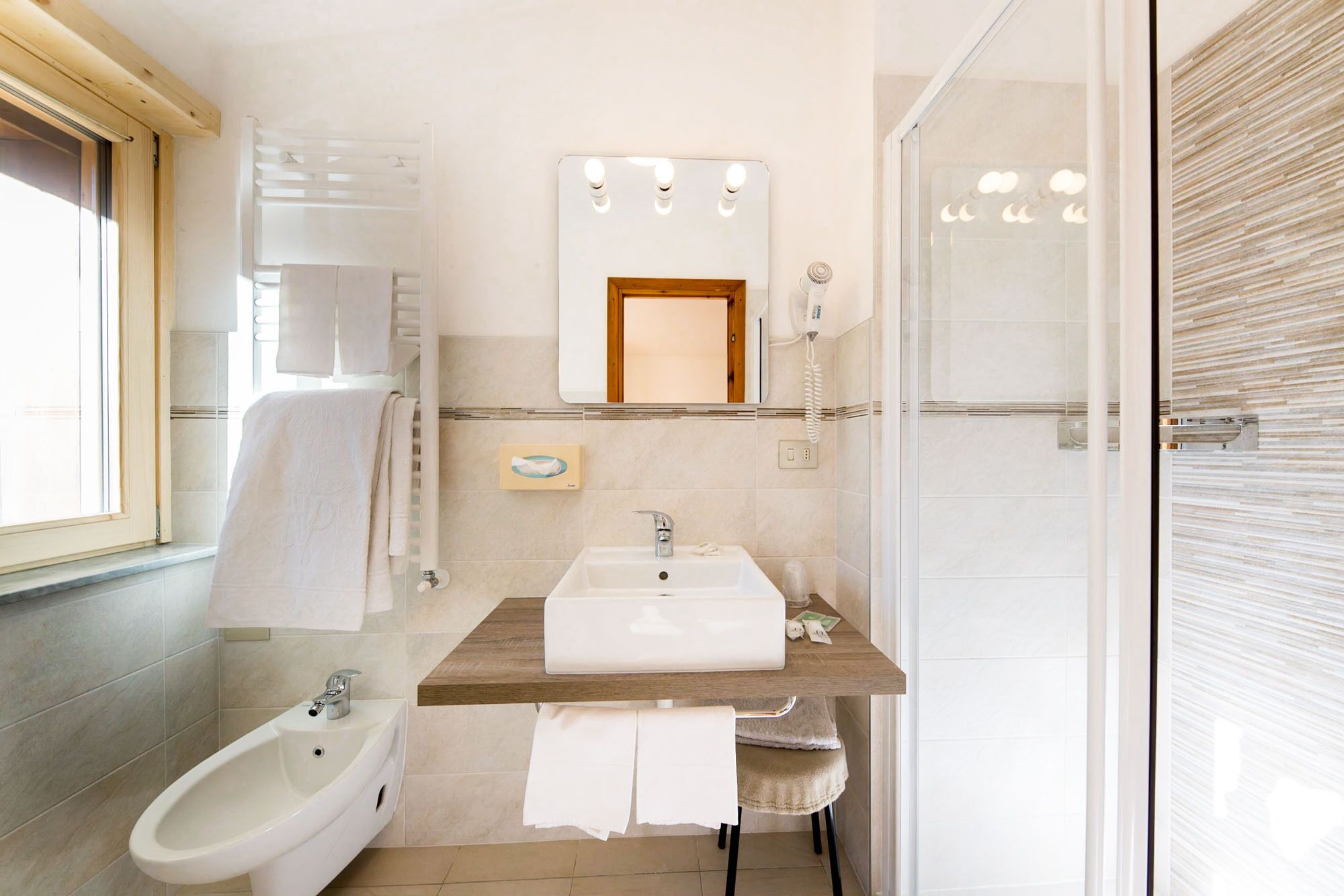 comfort double room | bathroom | free toiletries, hair dryer, bidet, towels