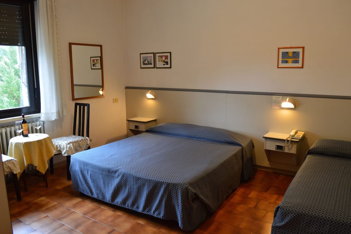 Minibar, cribs (surcharge), rollaway beds (surcharge), WiFi (free)