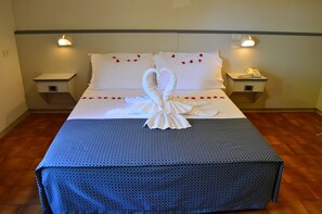 Double Room | Bar mini, katil bayi/kot (surcaj), katil lipat simpan/tambahan 