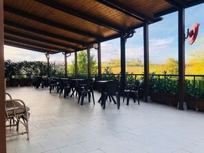 Outdoor dining - Ai Tufi (Siena)