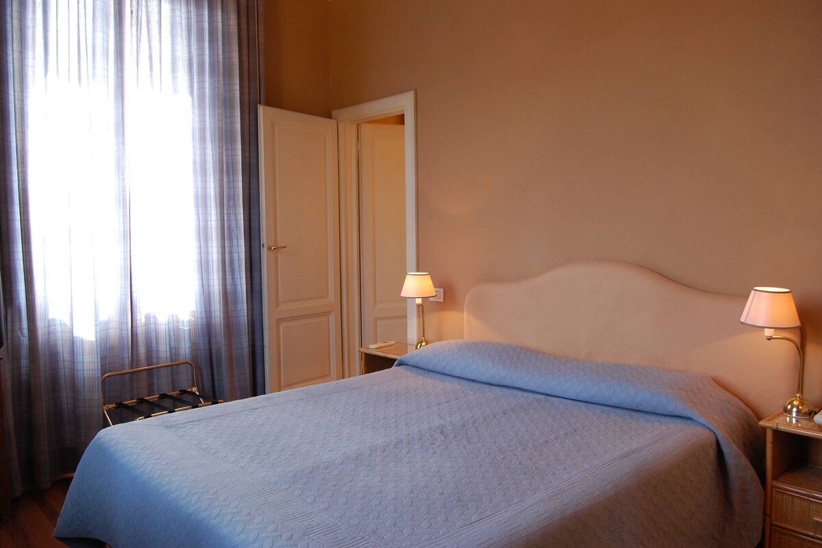 Quarto casal | Roupas de cama antialérgicas, frigobar, cofres nos quartos