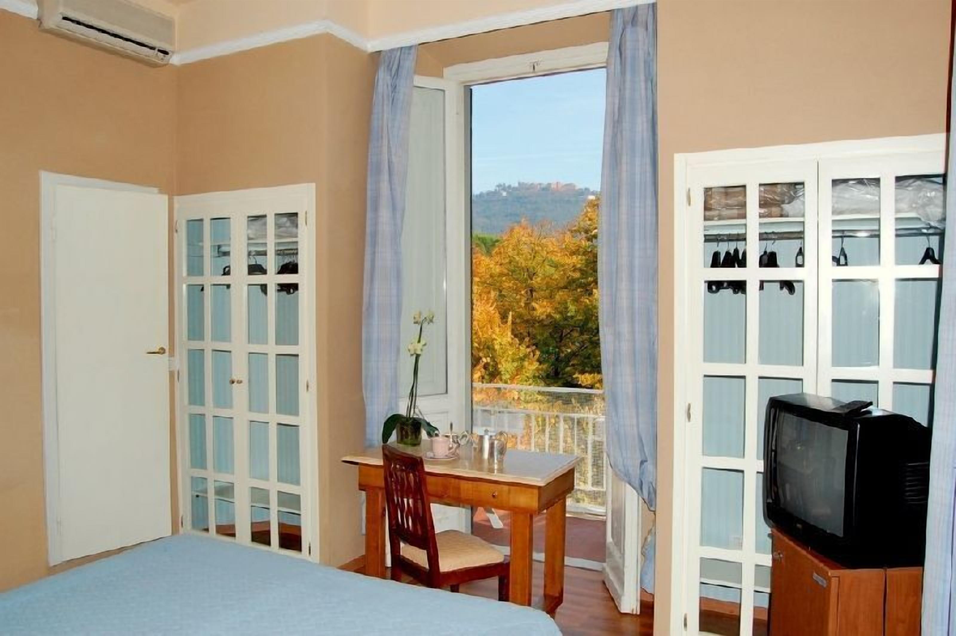 triple room | room amenity