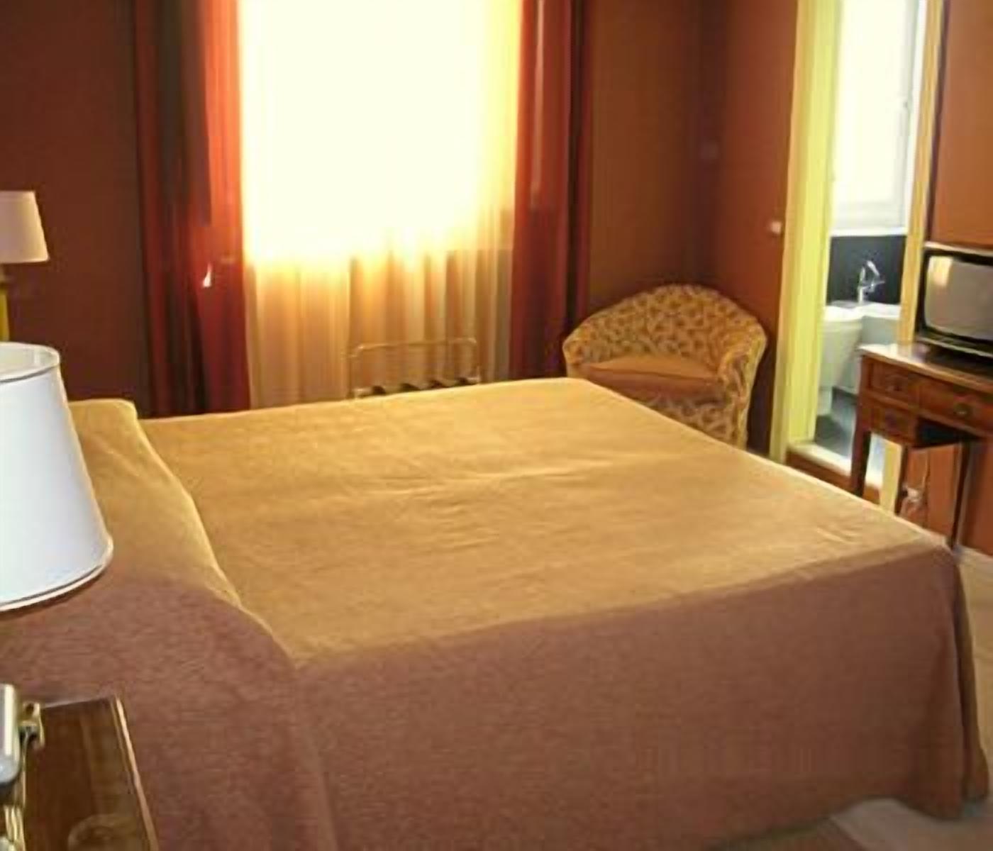 double room | hypo-allergenic bedding, minibar, in-room safe, individually furnished