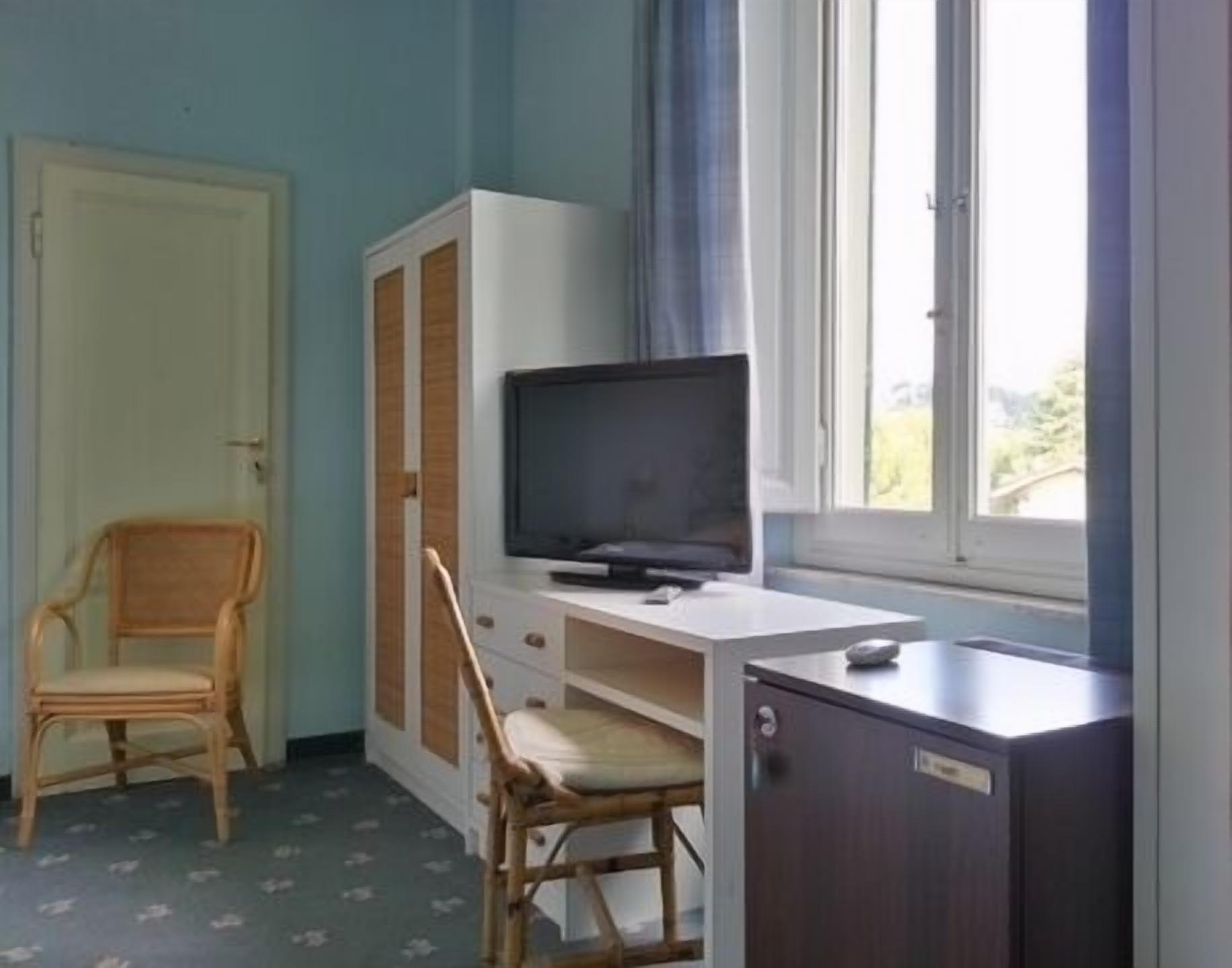 triple room | hypo-allergenic bedding, minibar, in-room safe, individually furnished