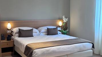 Chambre Double Supérieure | Coffres-forts dans les chambres, Wi-Fi gratuit, draps fournis