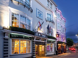 Front of property - The Royal & Fortescue (Barnstaple)