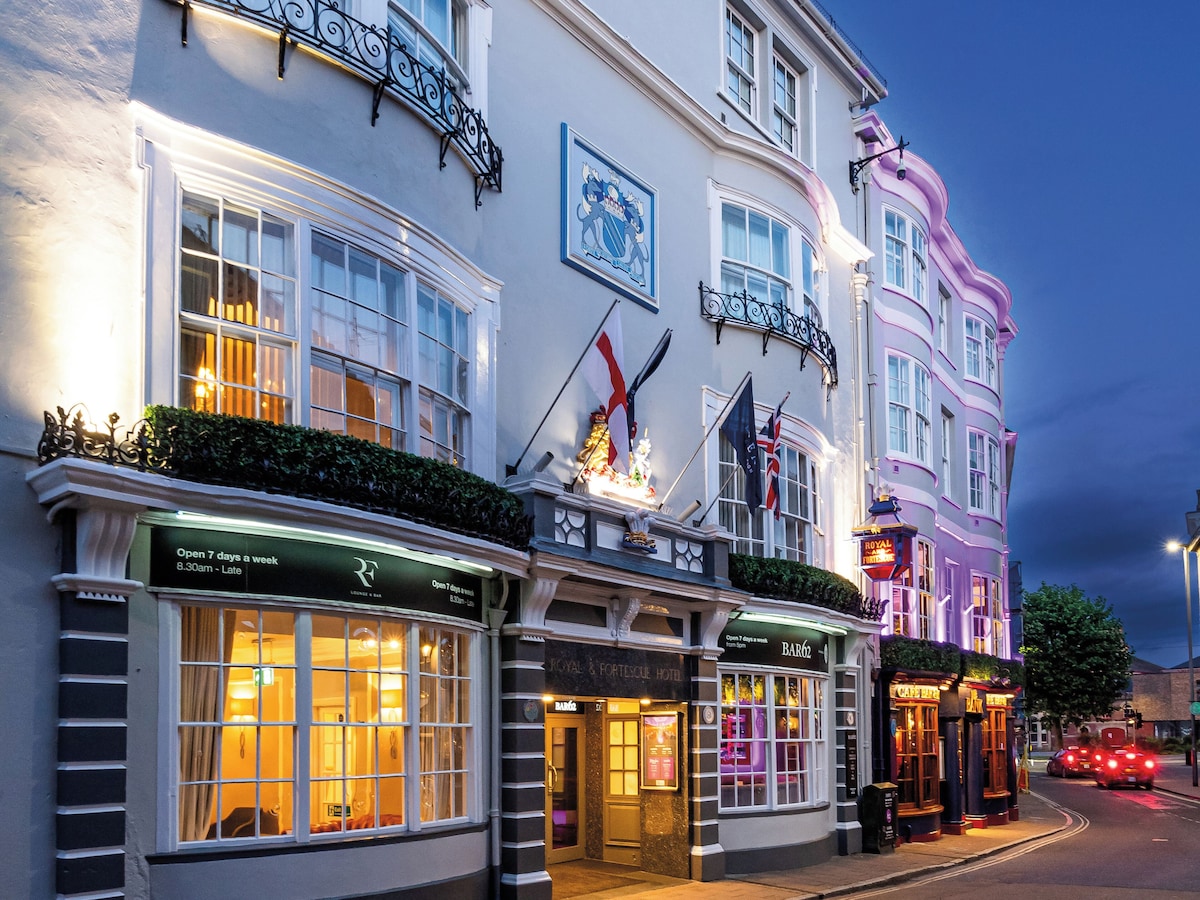 The Royal & Fortescue Hotel