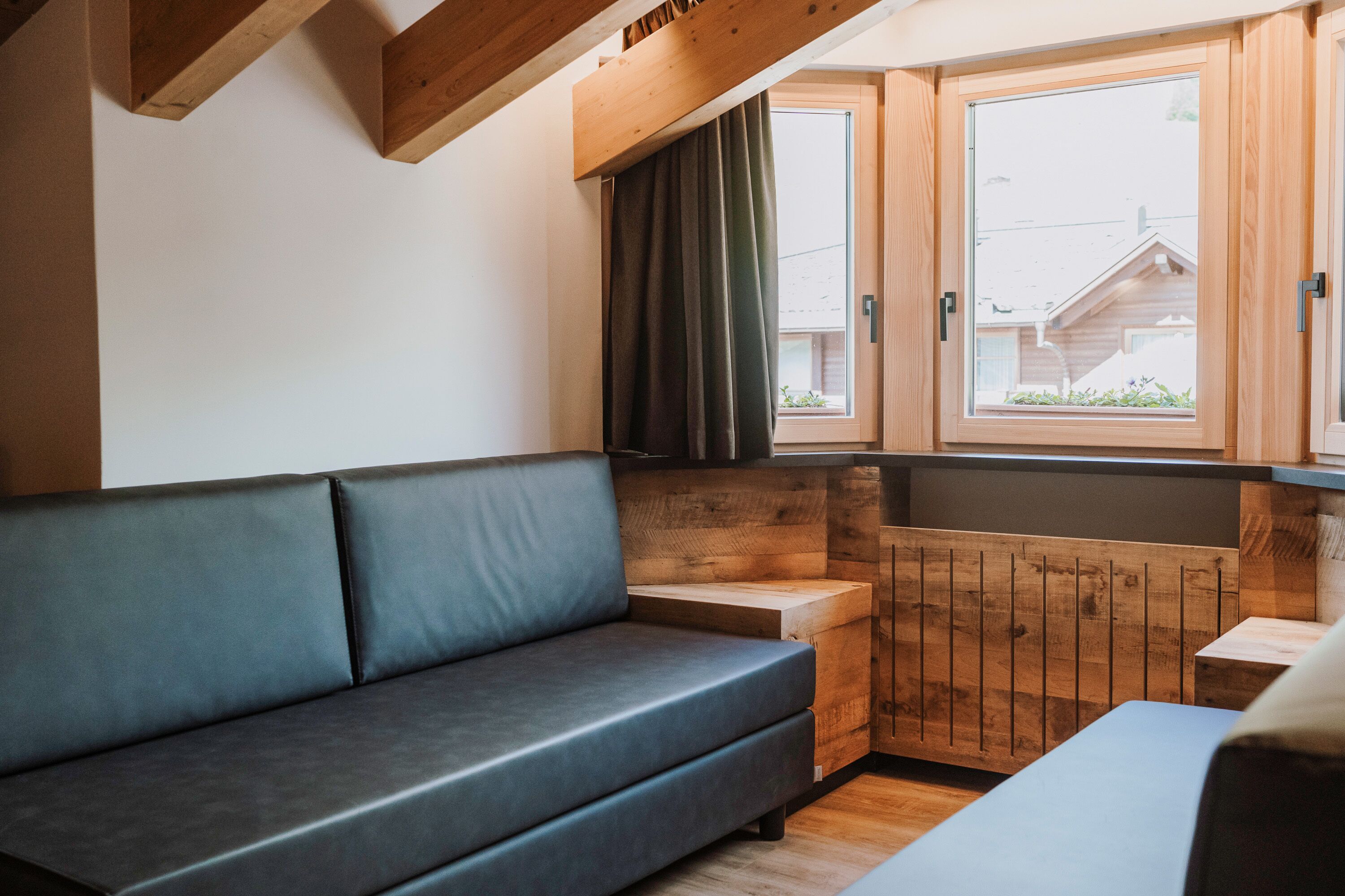 basic studio suite | living area | 39-inch flat-screen tv with satellite channels, tv, netflix