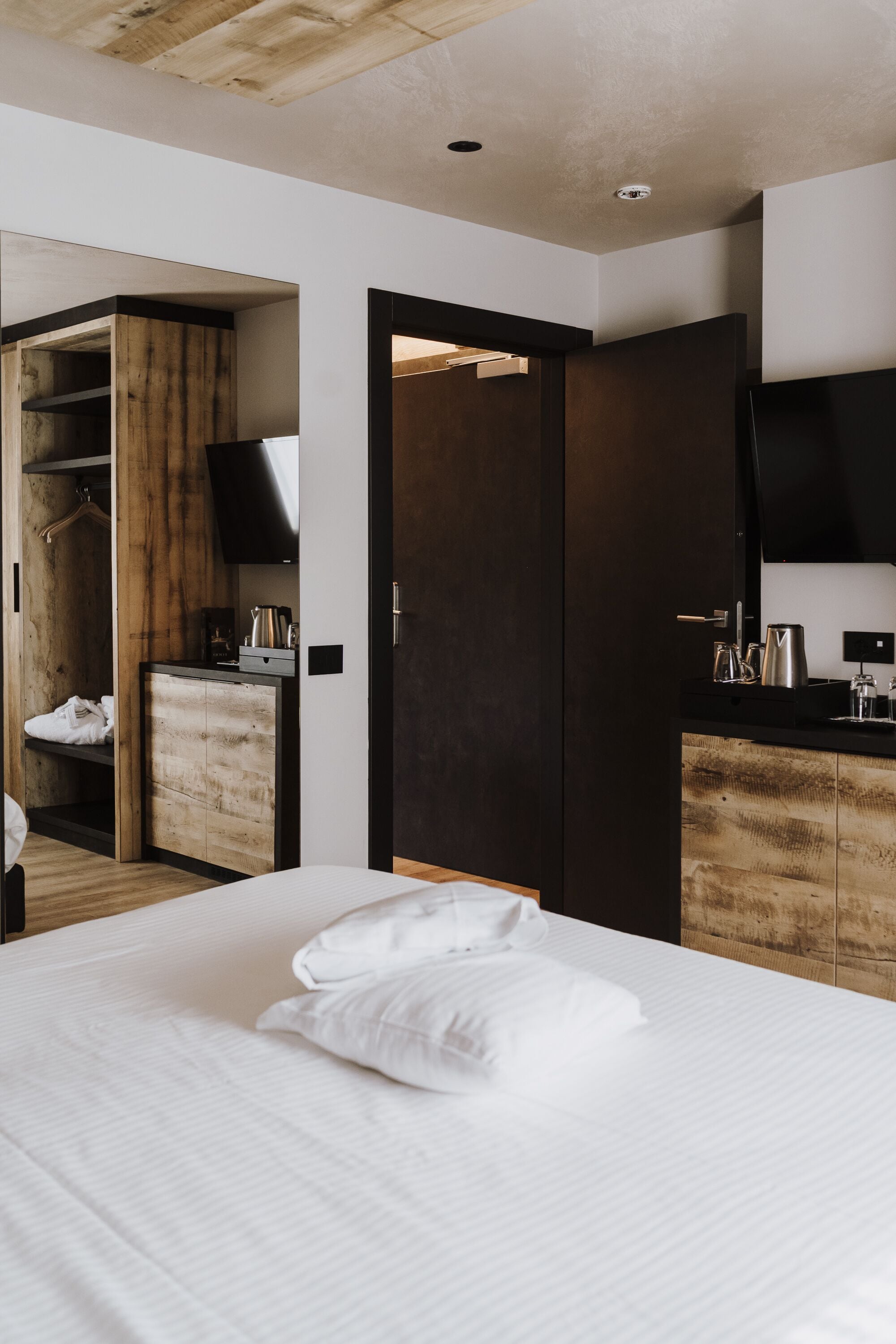 Suite Studio | Armoire