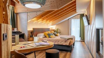 Luxe studio suite, bubbelbad | Hypoallergeen beddengoed, een minibar, een kluis op de kamer