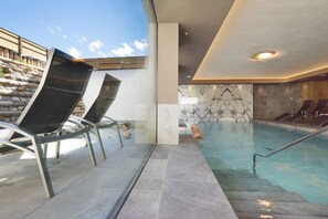 Innenpool, geöffnet von 08:00 Uhr bis 21:00 Uhr, Liegestühle