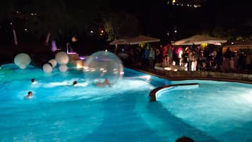 Seasonal outdoor pool, pool umbrellas, sun loungers