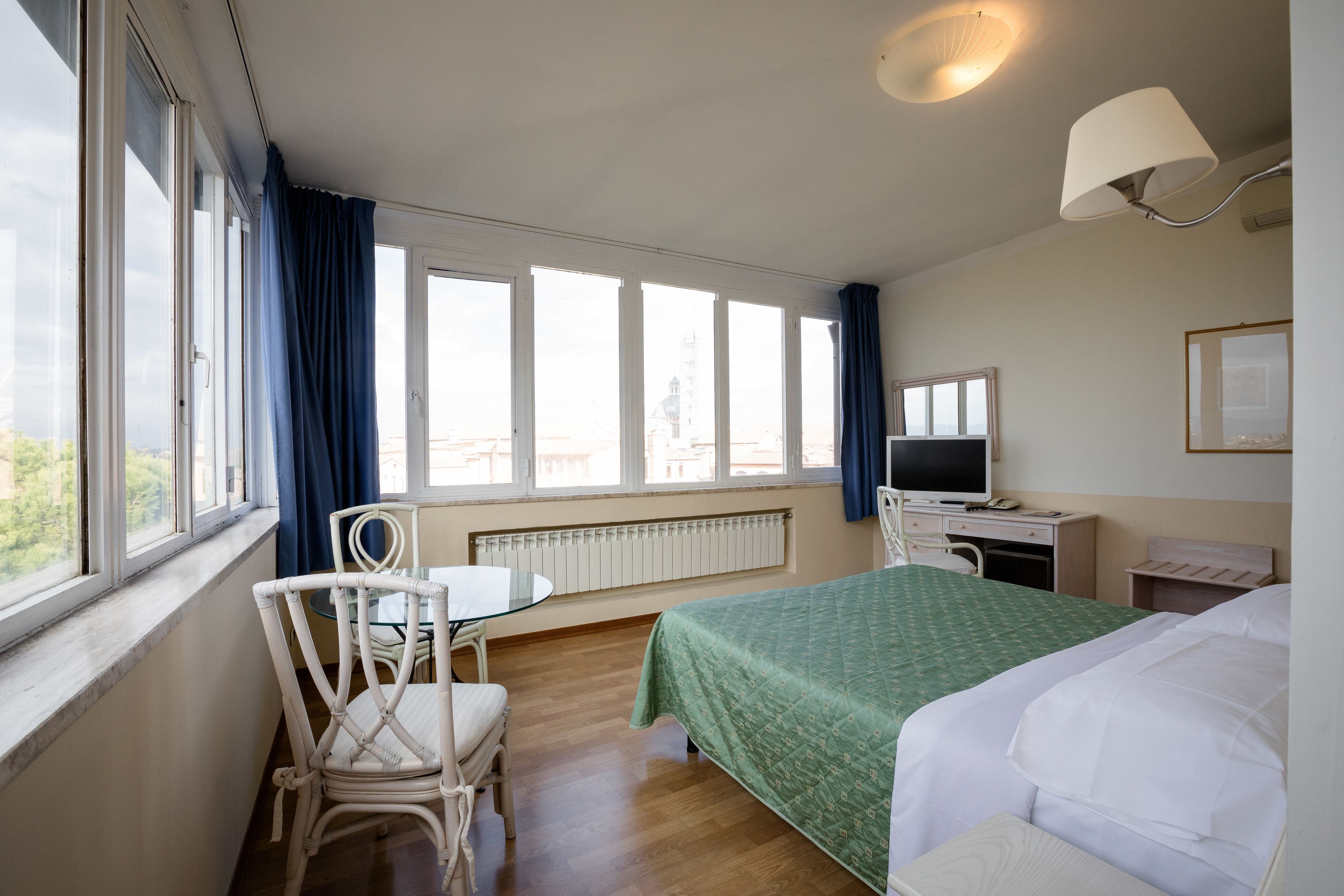 triple room | desk, iron/ironing board, free wifi, bed sheets