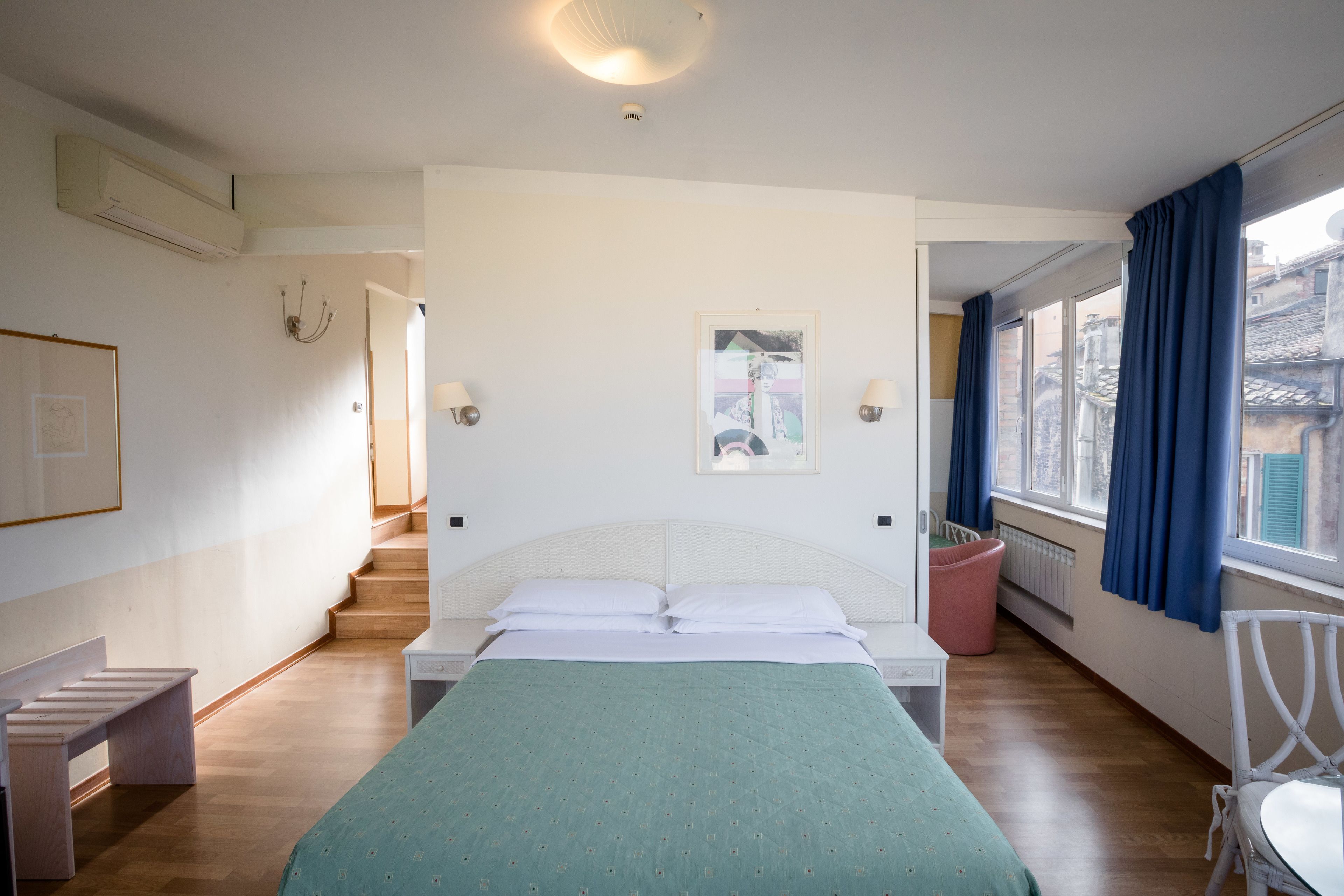 triple room | desk, iron/ironing board, free wifi, bed sheets