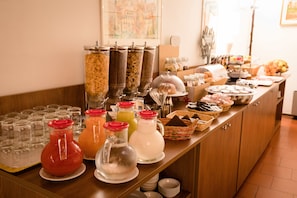 Free daily full breakfast - Hotel Duomo (Siena)