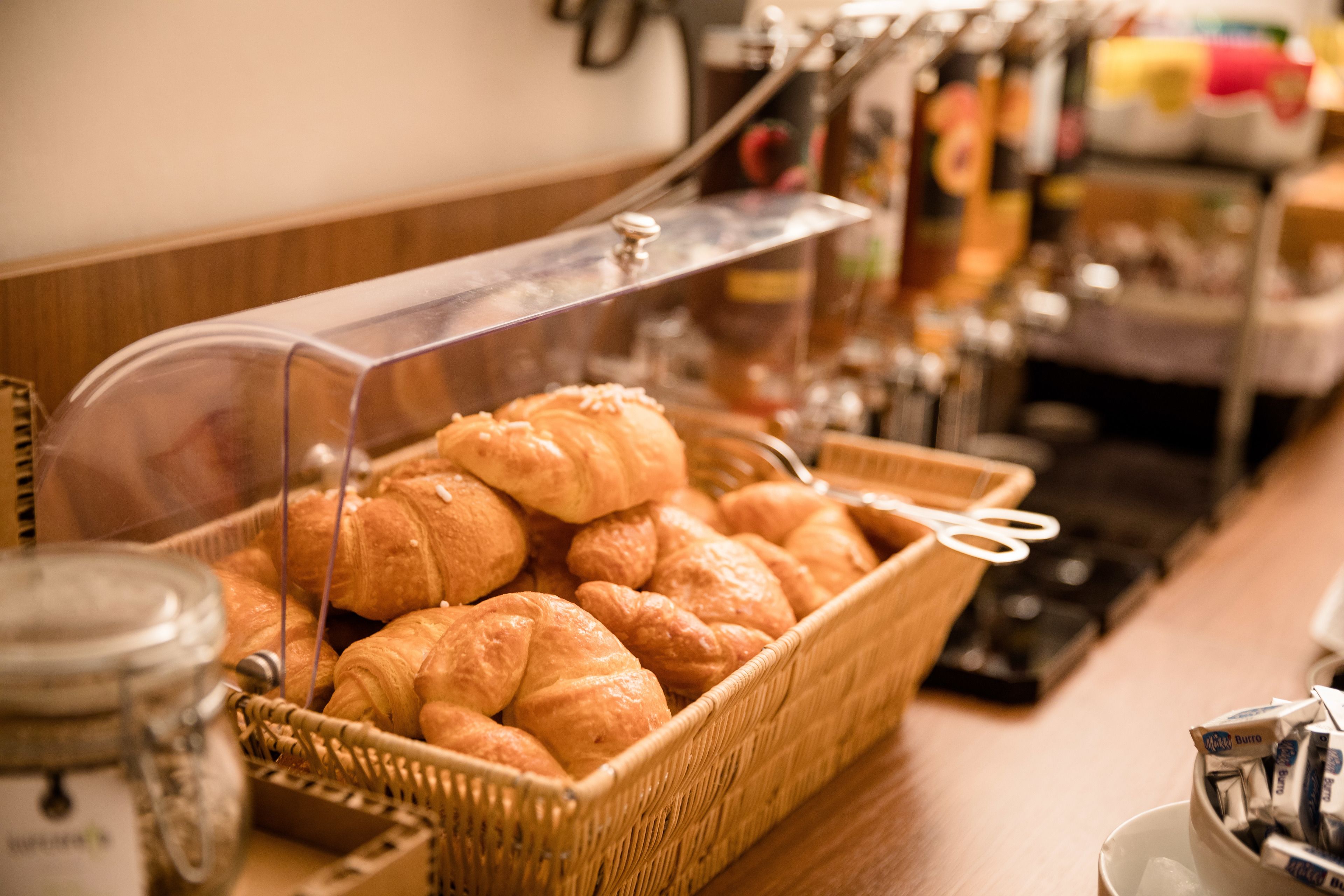 free daily full breakfast