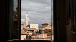 Double Room | Desk, iron/ironing board (on request), WiFi (free), bed sheets - Hotel Duomo (Siena)