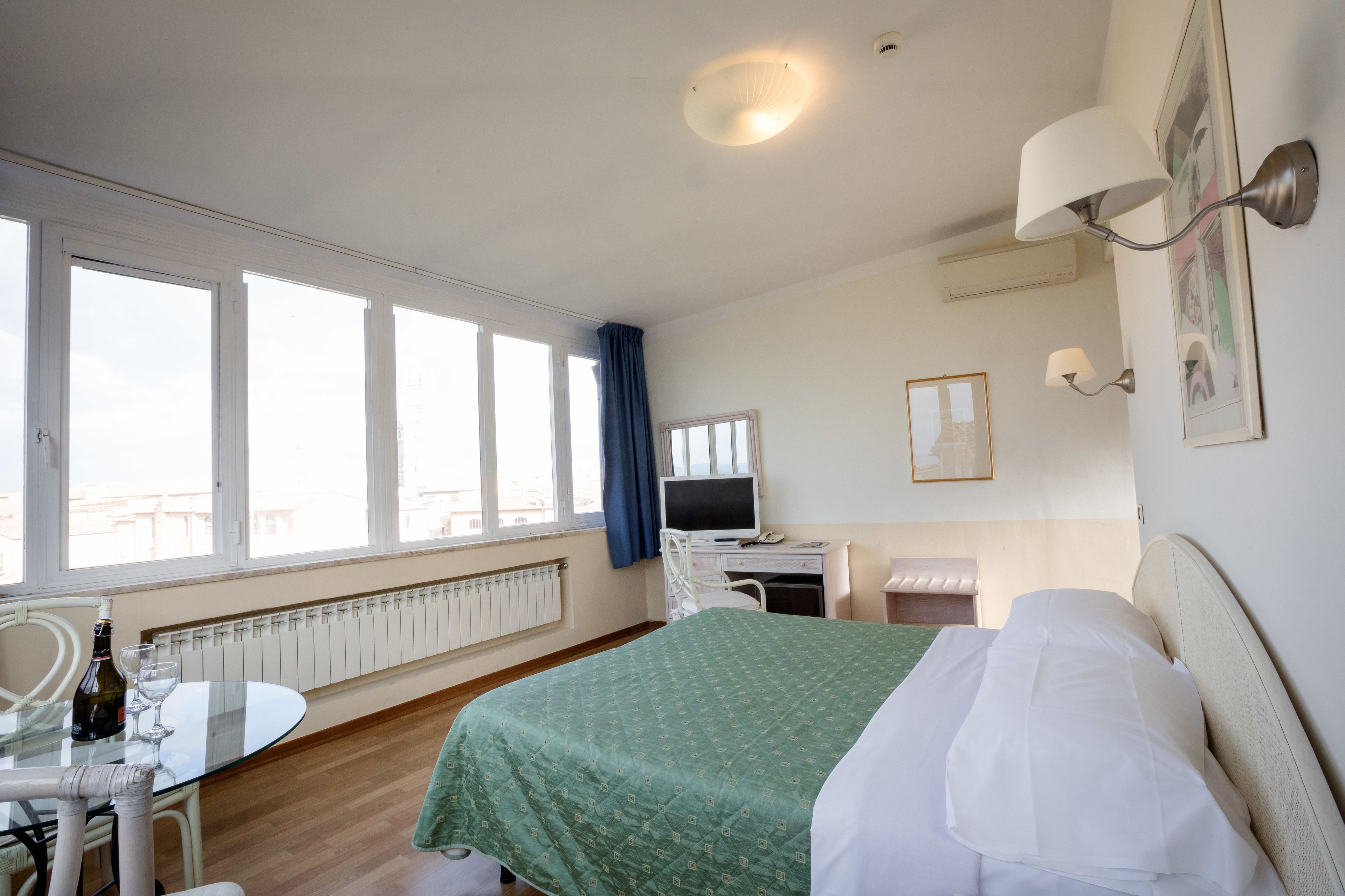 triple room | desk, iron/ironing board, free wifi, bed sheets