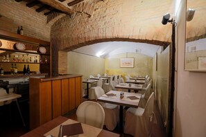 Bar (on property) - Hotel Duomo (Siena)