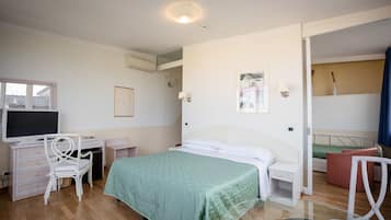 Double Room | Desk, iron/ironing board, free WiFi, bed sheets