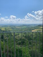 Camera doppia terrazzo vista collina | Terraço/pátio