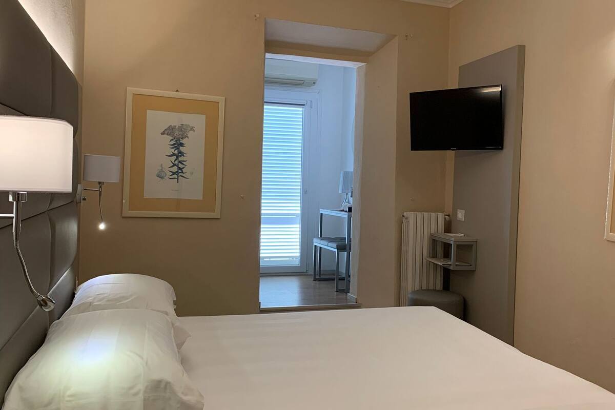 camera doppia terrazzo vista collina | 1 bedroom, minibar, free wifi, bed sheets