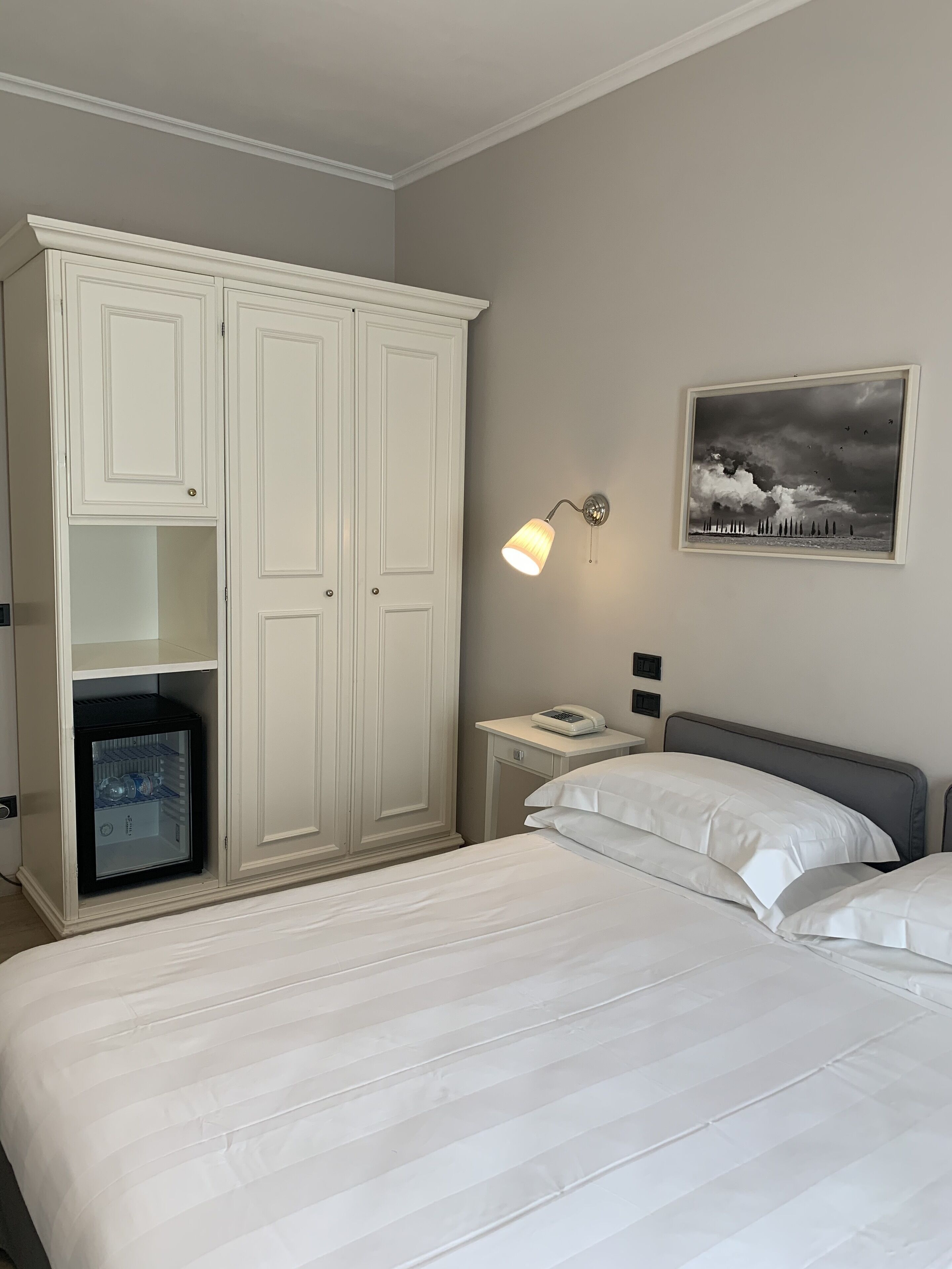 Minibar, free WiFi, bed sheets