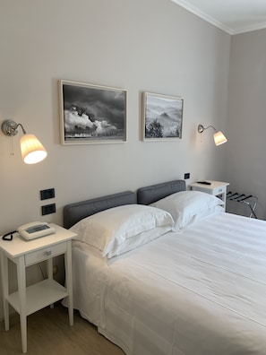 Kahden hengen huone, kaupunkinäköala | Minibaari, ilmainen Wi-Fi, vuodevaatteet