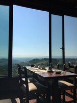 Café da manhã com buffet todos os dias mediante uma taxa