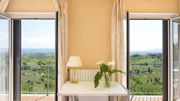Camera doppia terrazzo vista collina | 客房景觀