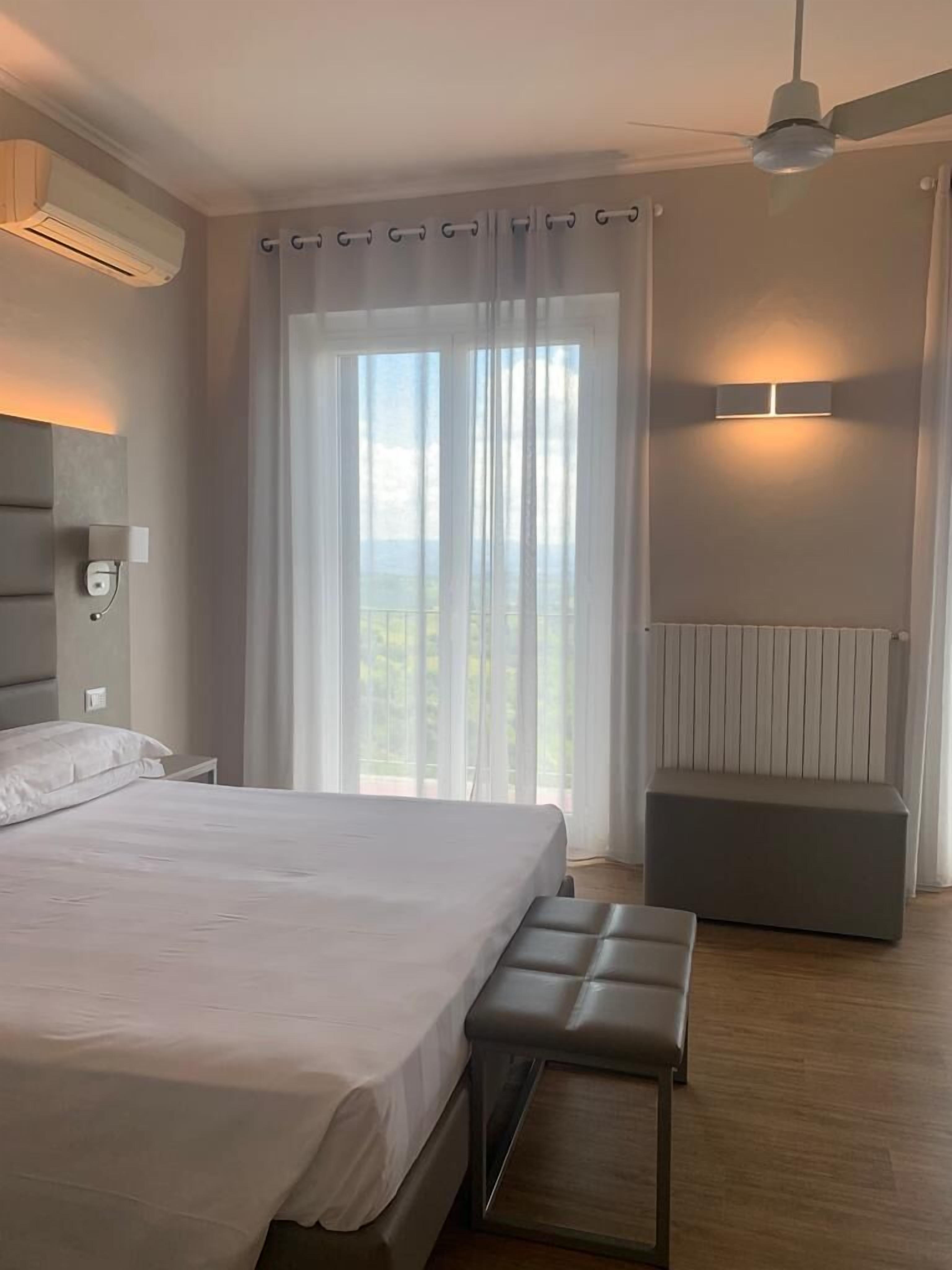 camera doppia terrazzo vista collina | 1 bedroom, minibar, free wifi, bed sheets