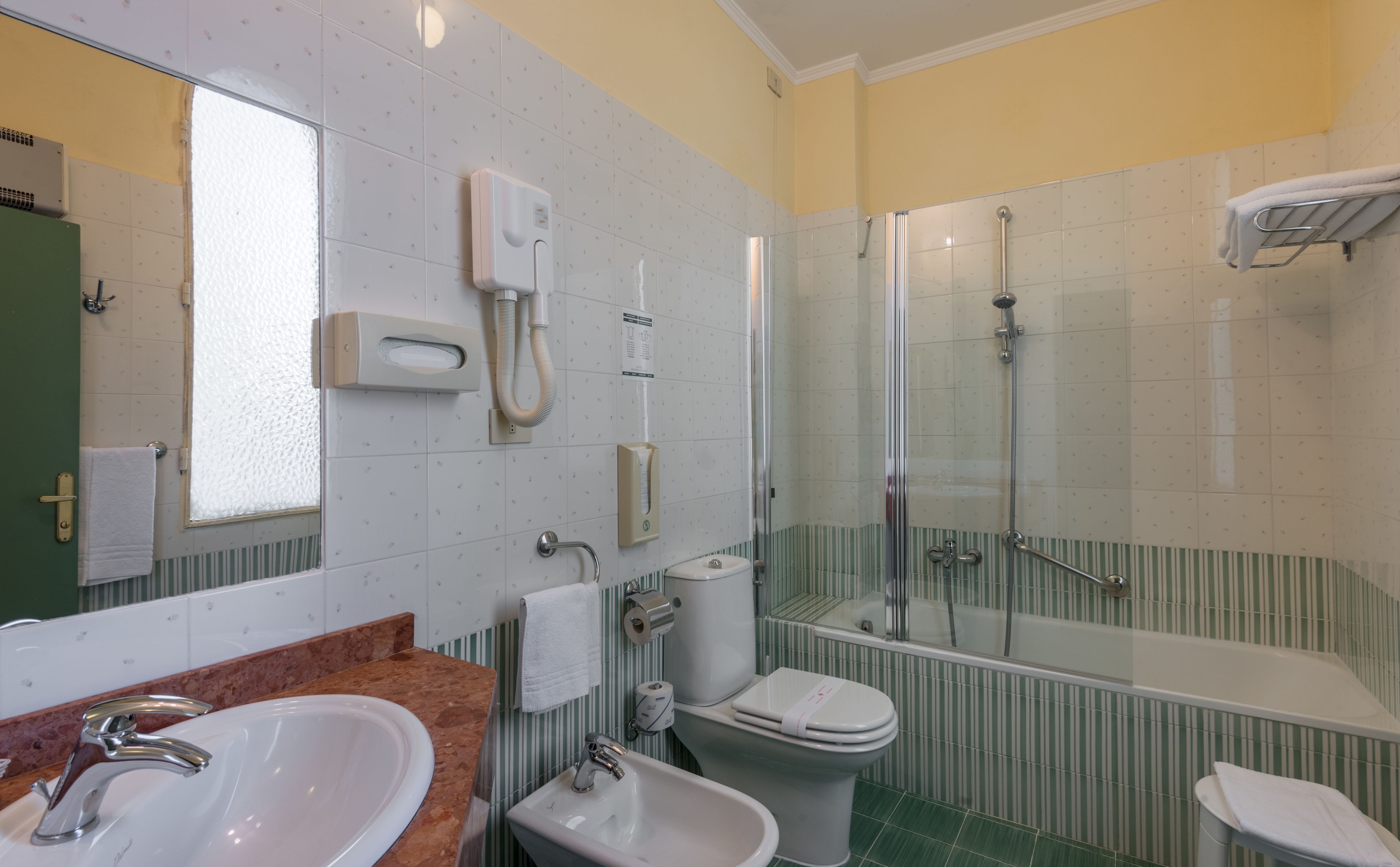 classic quadruple room, 1 bedroom | bathroom | combined shower/bathtub, free toiletries, hair dryer, bidet