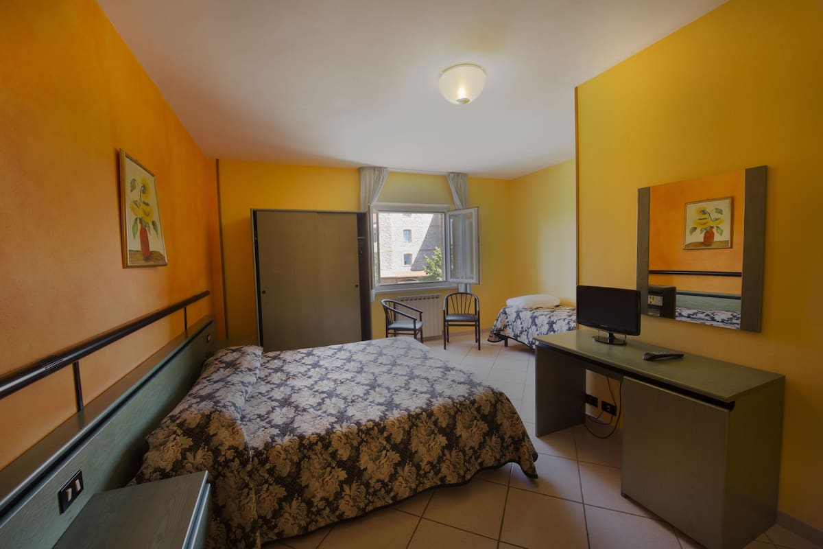 Triple Room | Desk, iron/ironing board (on request), WiFi (free)