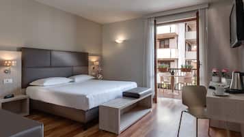 Down duvets, in-room safe, desk, laptop workspace