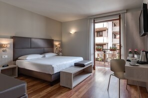 Down comforters, in-room safe, desk, laptop workspace - Boston (Montecatini Terme)