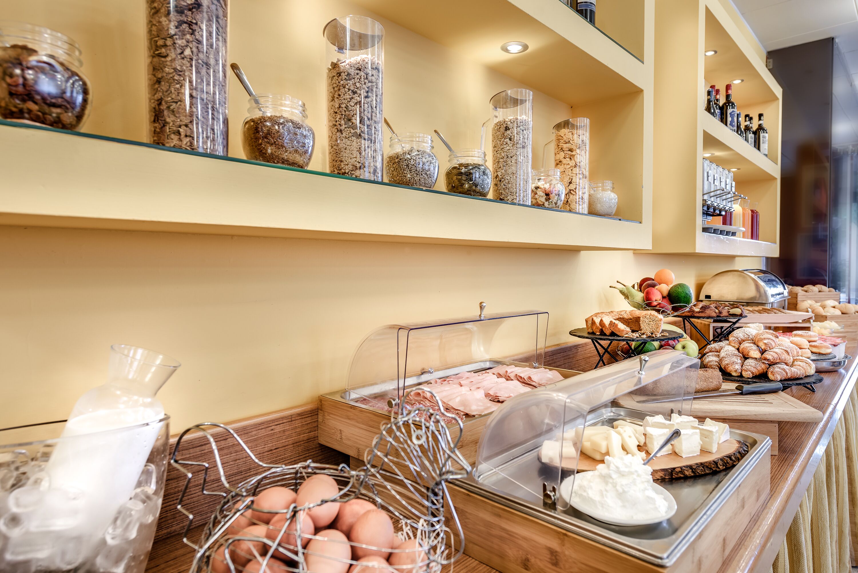 Desayuno buffet diario (EUR 15 por persona)