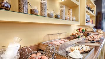 Desayuno buffet diario (EUR 15 por persona)