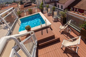 季节性开放的室外游泳池