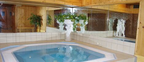 Indoor spa tub