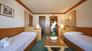 Cofres nos quartos, Wi-Fi de cortesia, roupa de cama