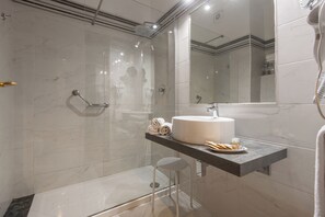 套房 | 浴室 | 免費梳洗用品、風筒、坐浴桶、提供毛巾