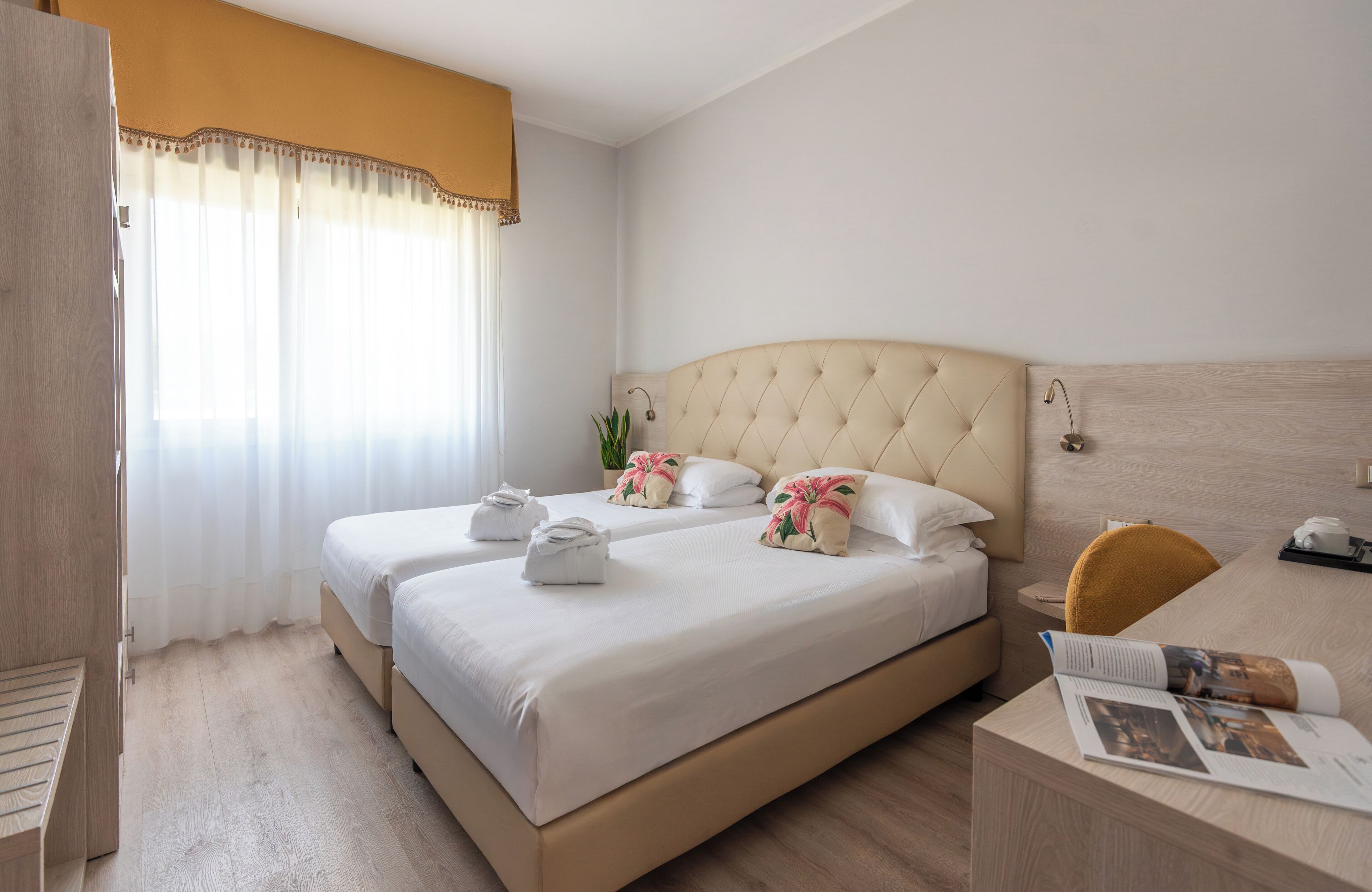 Comfort-Zweibettzimmer | Minibar, Zimmersafe, Schreibtisch, kostenlose Babybetten