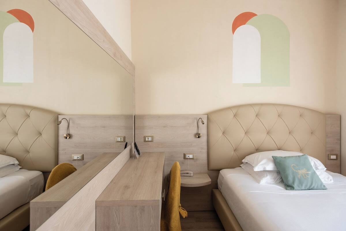 Minibar, Zimmersafe, Schreibtisch, kostenlose Babybetten