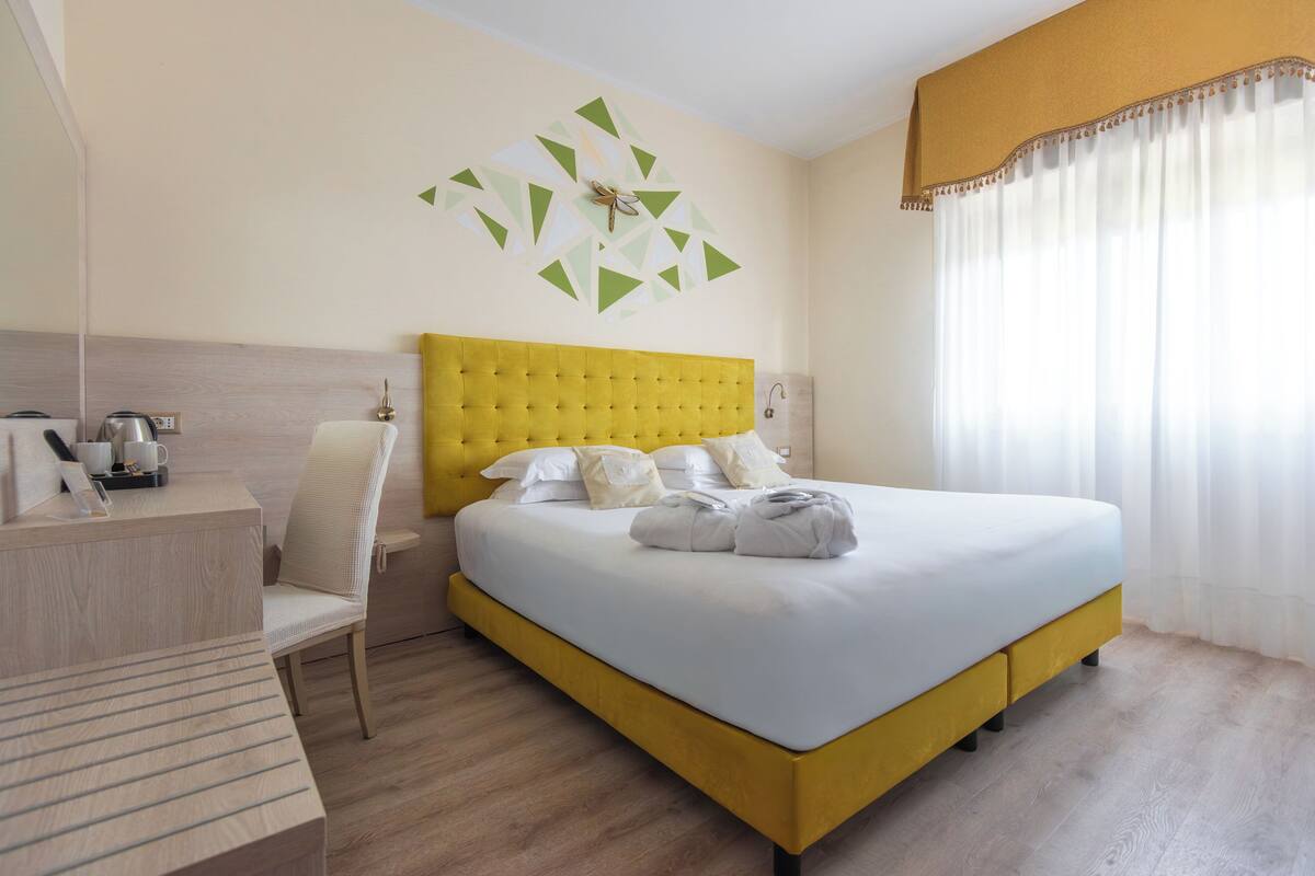 Superior-Doppel- oder -Zweibettzimmer