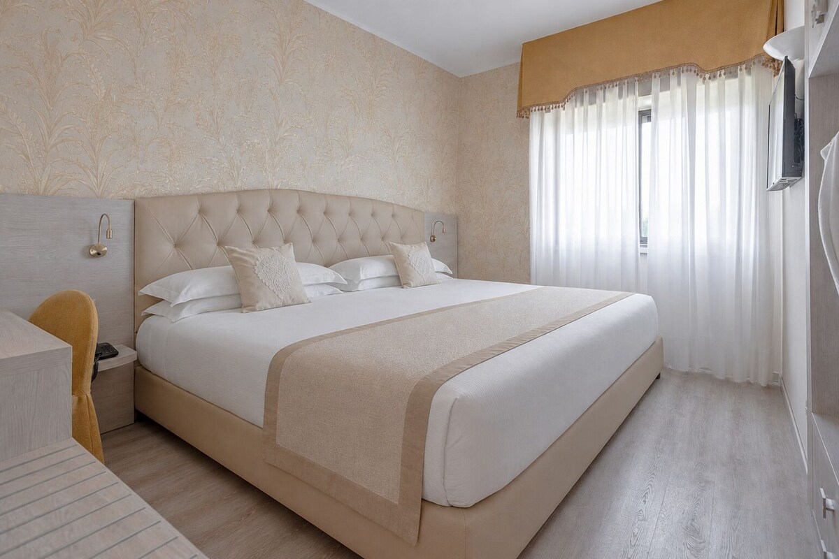 Superior Room, 1 Bedroom | Down comforters, minibar, in-room safe, desk